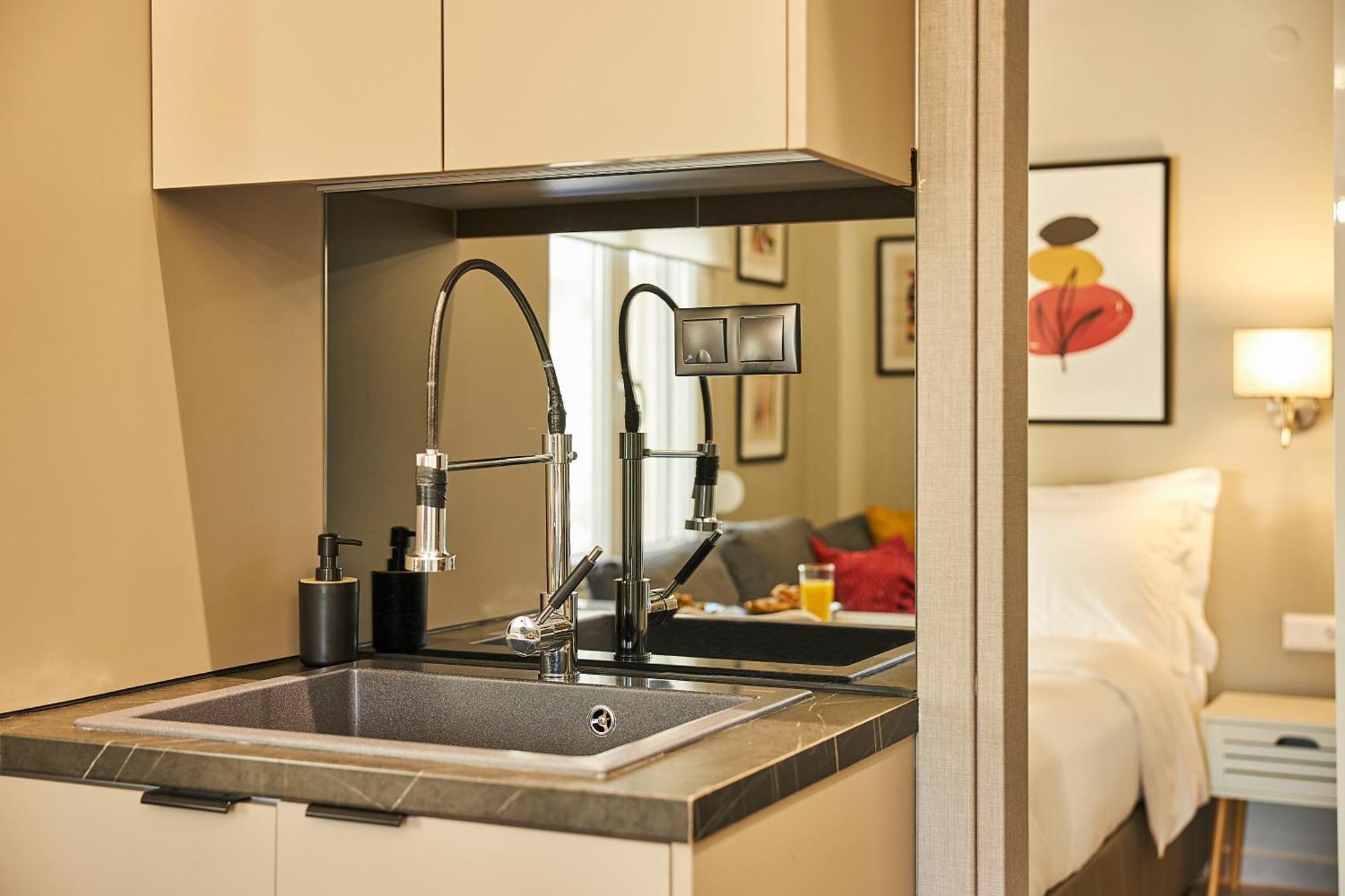 Starlights Wonderful View Apartments By Binobi! เทสซาโลนิกิ ภายนอก รูปภาพ