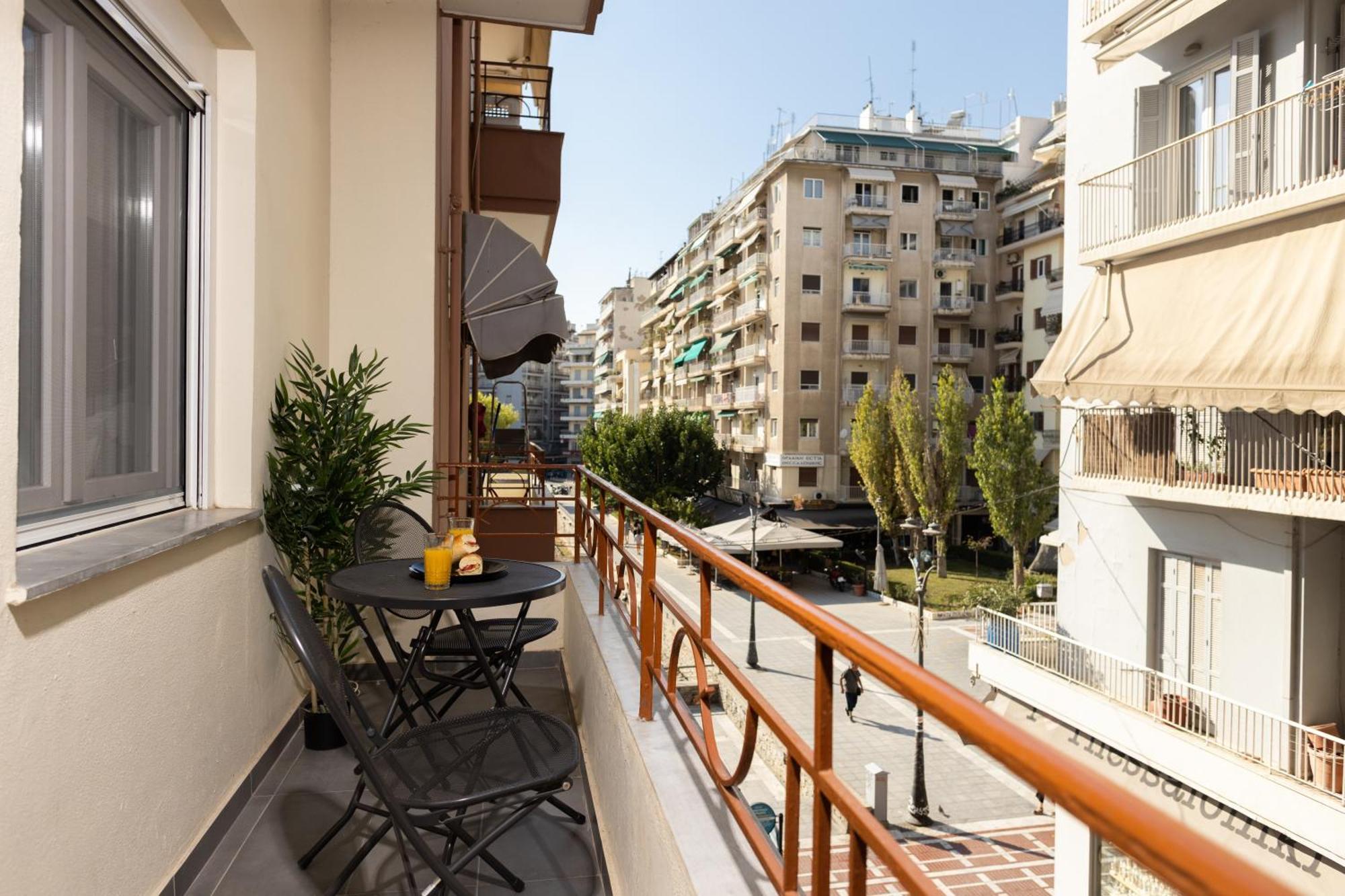 Starlights Wonderful View Apartments By Binobi! เทสซาโลนิกิ ภายนอก รูปภาพ